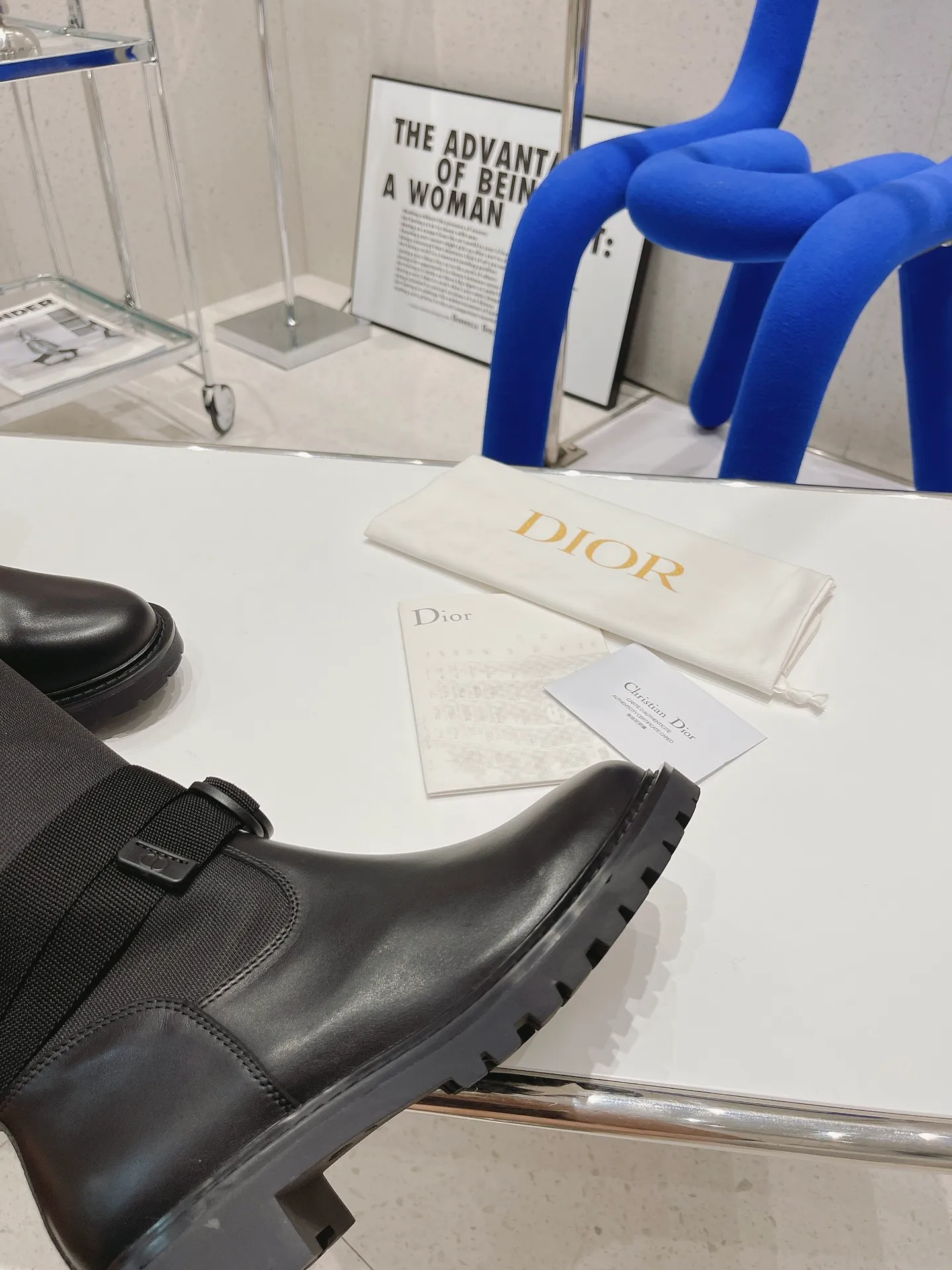 👟👟Ex-factory price 640👟👟 The highest version of Dior CD autumn and winter boots, retro work boots, one-on-one, easy to wear, good-looking and handsome Material: imported calfskin upper spliced with the latest imported technology electric embroidery fabric (not ordinary fly woven fabrics on the market) + water-dyed cowhide lining (not sheepskin lining on the market) + original molded T👟👟factory price U outsole + original molded letter buckle + latest original box packaging at the counter Heel height: 3CM Code number: 35-40